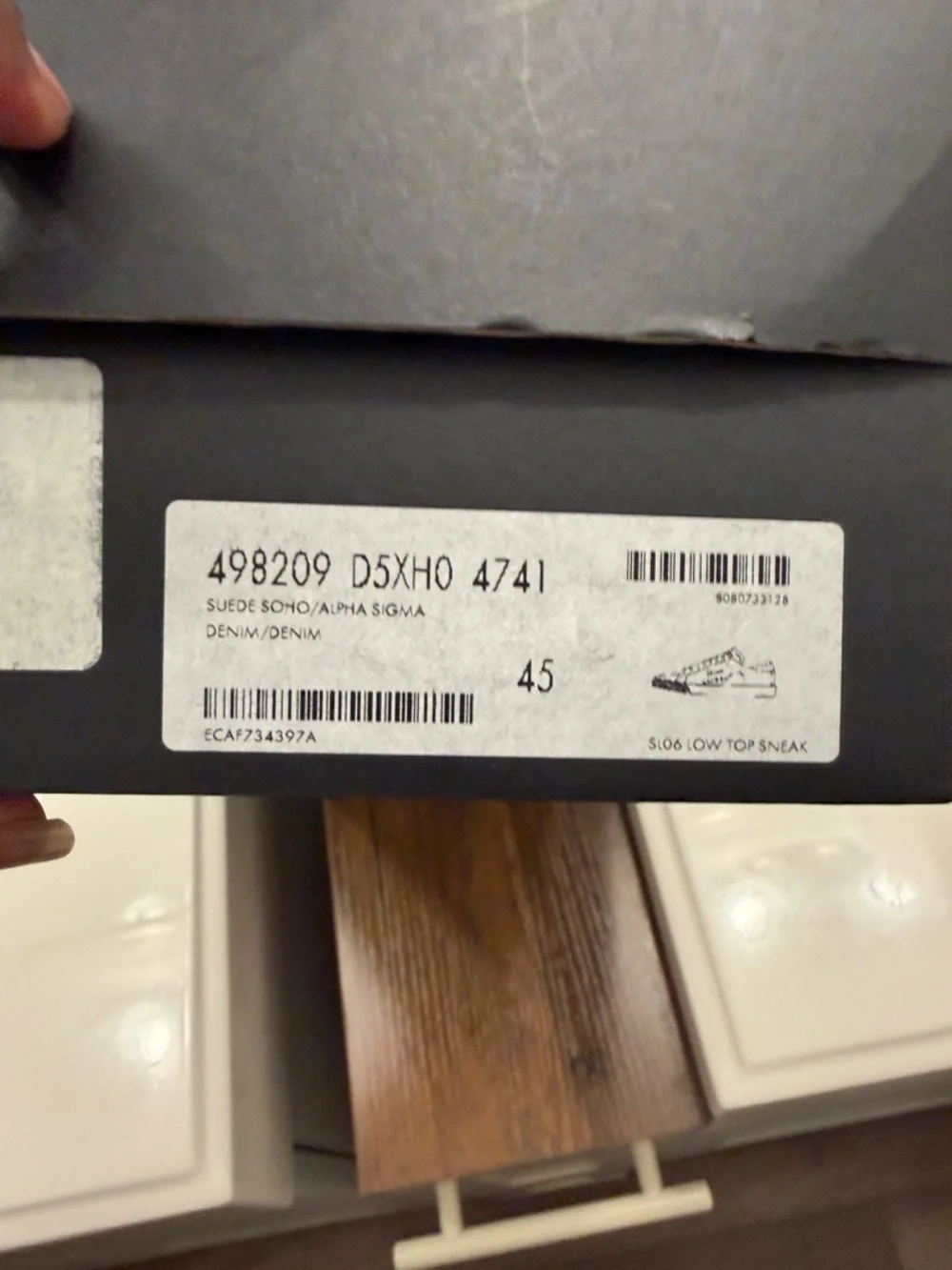 Saint Laurent Navy Suede Low-Top Sneakers with Contrast Laces - Picture 10 of 11